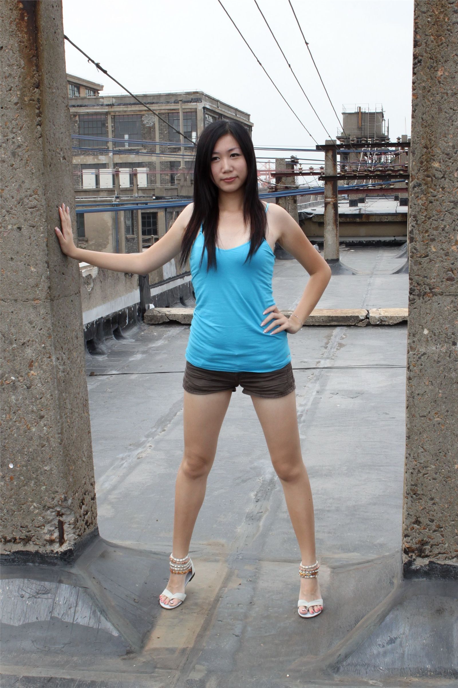 [户外街拍] 2013.08.21 美女娇娇 创意园外拍